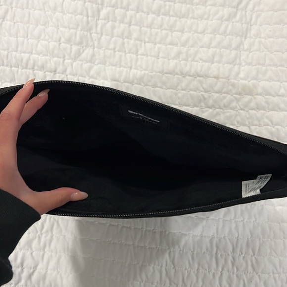 Compact Sleeve with Flight Nylon for 13" MacBook Pro & 13" MacBook Air 2016-2024 - Picture 4 of 6